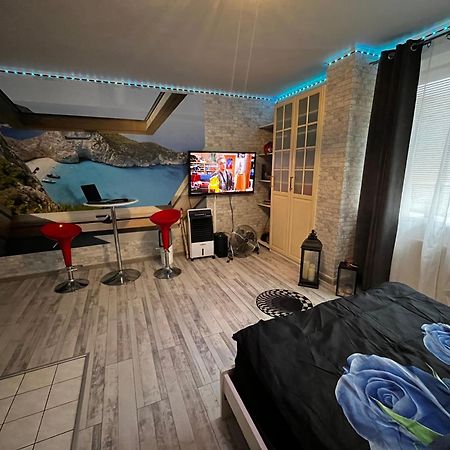 Monfas Apartment Provence In Πράγα Εξωτερικό φωτογραφία